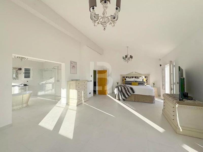 Villa - 385 m² - 11 pièces