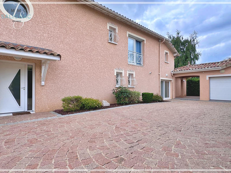 Maison - 280 m² - 8 pièces