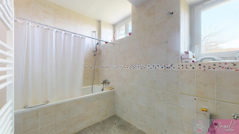 Maison - 264 m² - 9 pièces