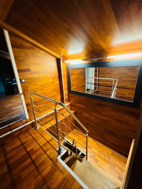 Maison - 203 m² - 8 pièces