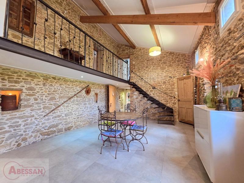 Maison - 457 m² - 16 pièces