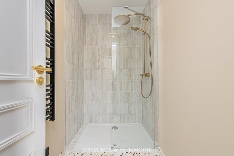 Immeuble - 97 m² - 5 pièces