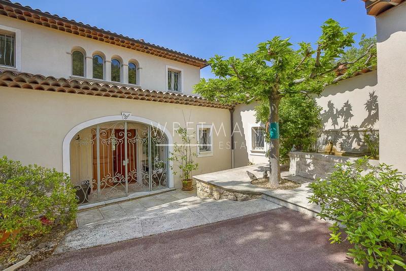 Villa - 436 m² - 5 pièces