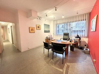 Local commercial - 215 m² - 10 pièces