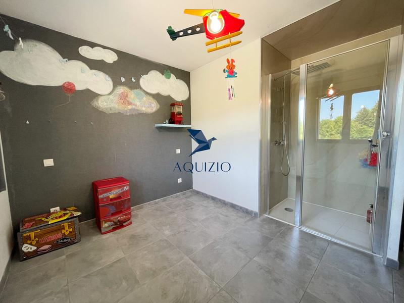 Maison - 230 m² - 7 pièces