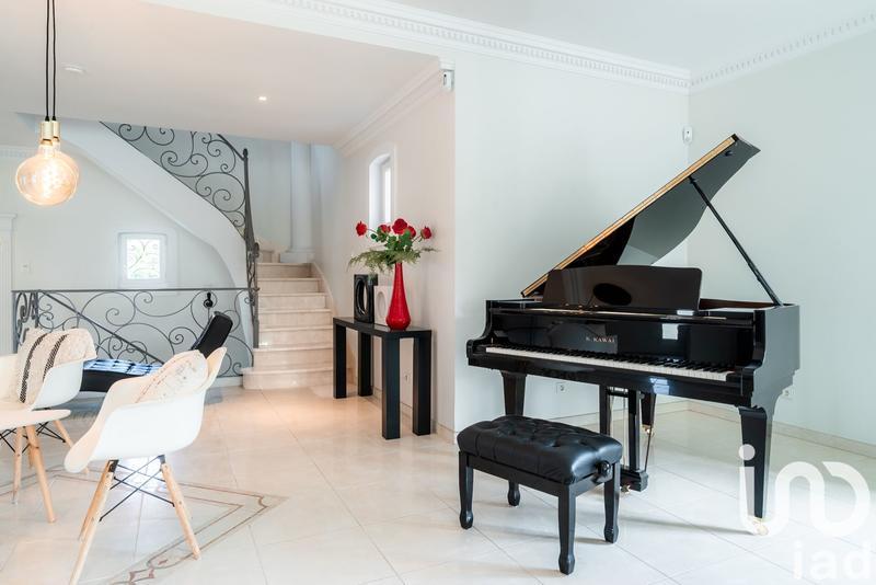 Maison - 252 m² - 8 pièces