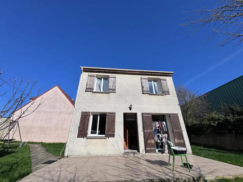 Maison - 90 m² - 5 pièces