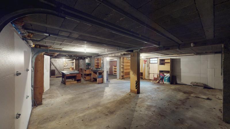 Maison - 201 m² - 6 pièces