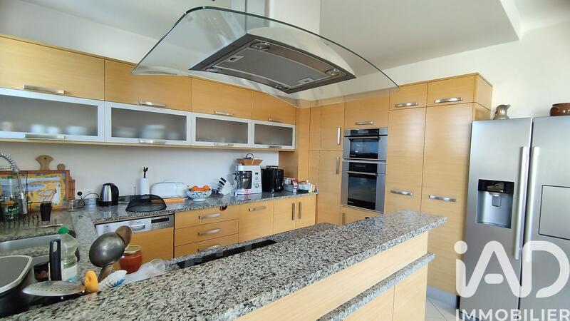 Maison - 284 m² - 9 pièces