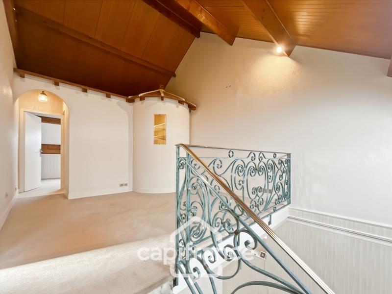 Maison - 200 m² - 6 pièces