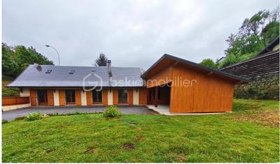 Maison traditionnelle - 172 m² - 4 pièces