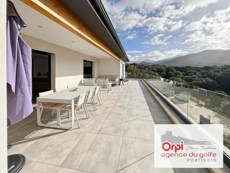 Maison - 270 m² - 4 pièces