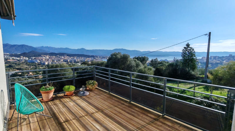 Appartement - 99 m² - 4 pièces