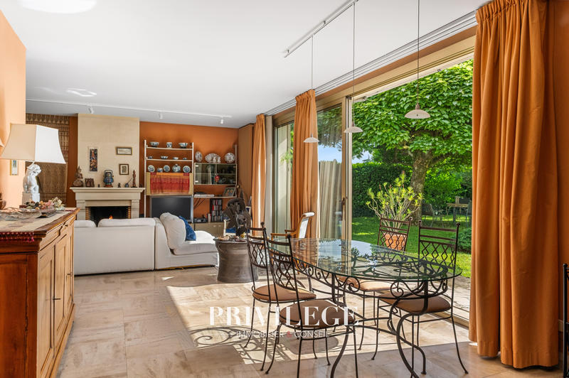 Maison - 200 m² - 6 pièces