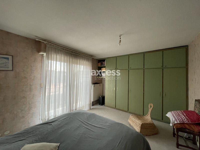 Maison traditionnelle - 180 m² - 7 pièces