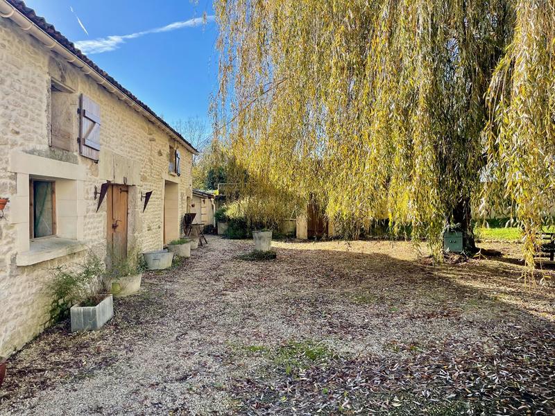 Maison - 511 m² - 35 pièces