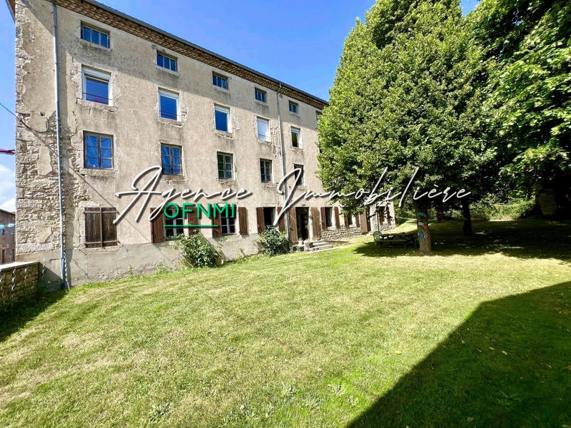 Maison - 846 m² - 26 pièces