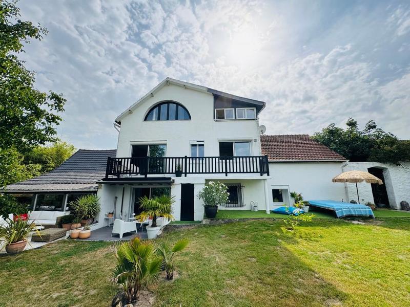 Maison - 280 m² - 7 pièces