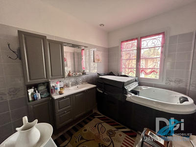 Maison - 218 m² - 6 pièces