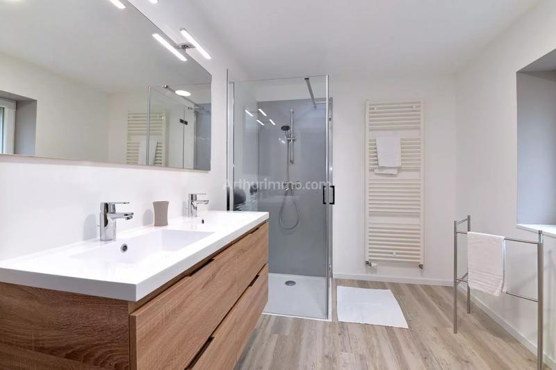 Maison - 742 m² - 12 pièces