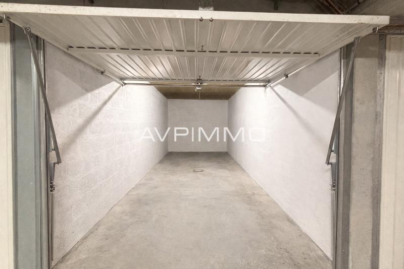 Parking / Garage - 19 m²