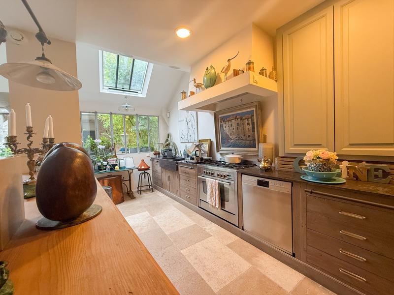 Maison - 280 m² - 10 pièces