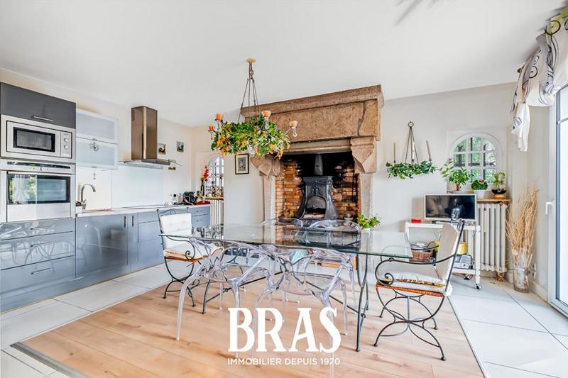 Maison - 200 m² - 8 pièces