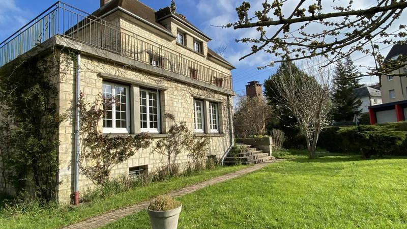 Maison en pierre - 251 m² - 8 pièces
