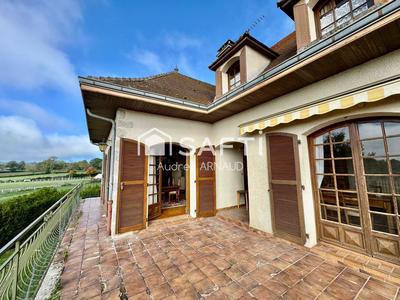 Maison - 254 m² - 9 pièces