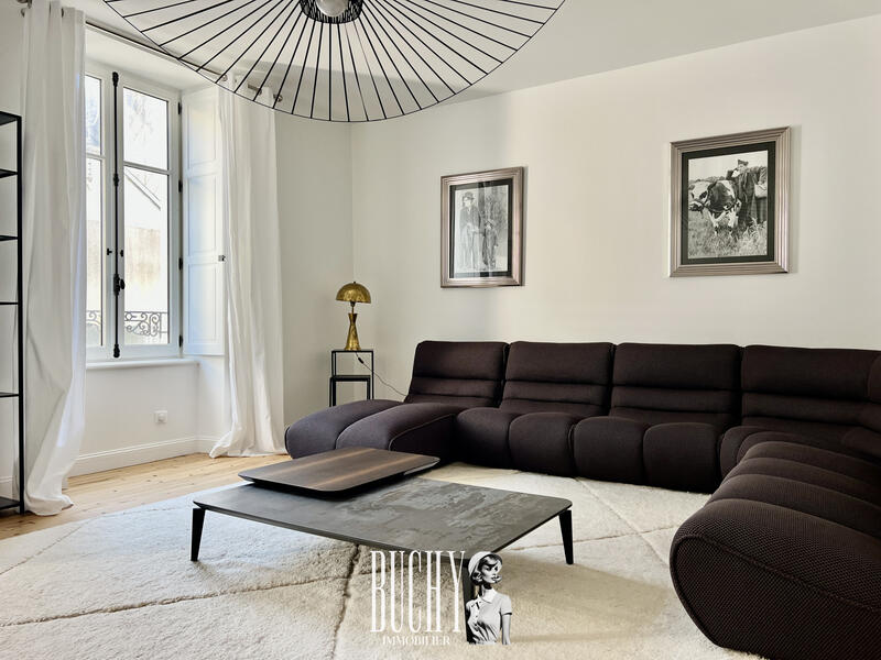 Maison - 254 m² - 8 pièces