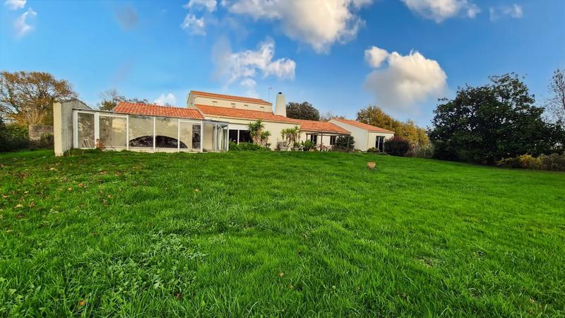 Maison - 268 m² - 10 pièces