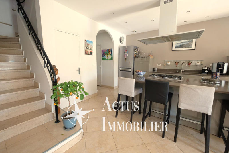 Maison - 200 m² - 7 pièces