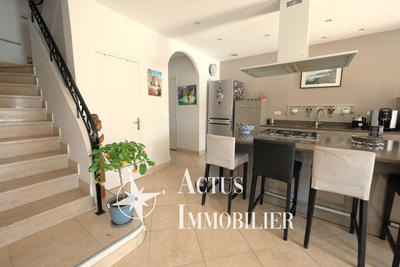 Maison - 200 m² - 7 pièces