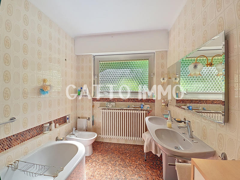 Maison - 200 m² - 8 pièces