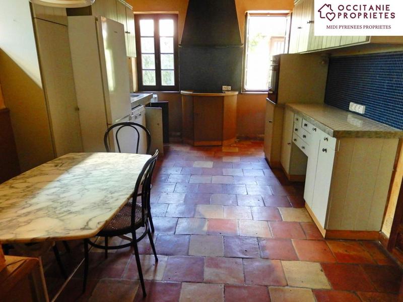 Demeure - 303 m² - 10 pièces