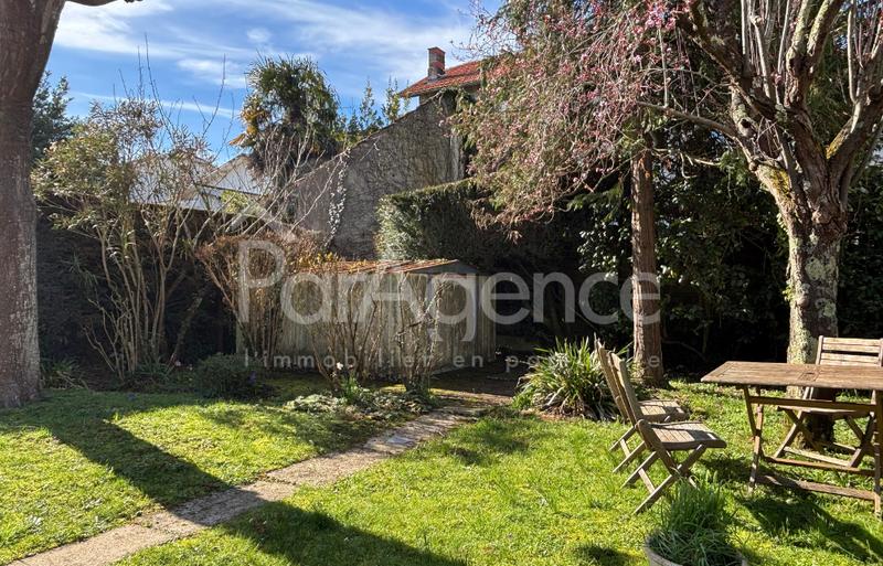 Maison - 248 m² - 9 pièces