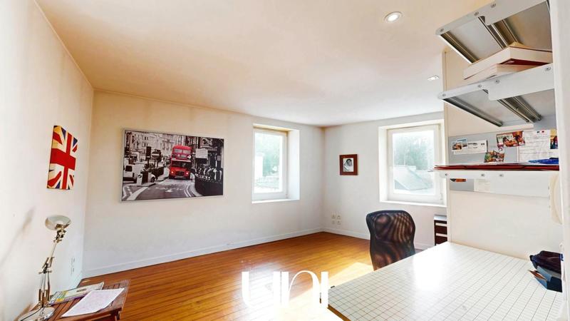 Maison - 250 m² - 6 pièces