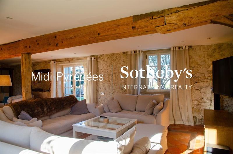 Maison - 397 m² - 9 pièces