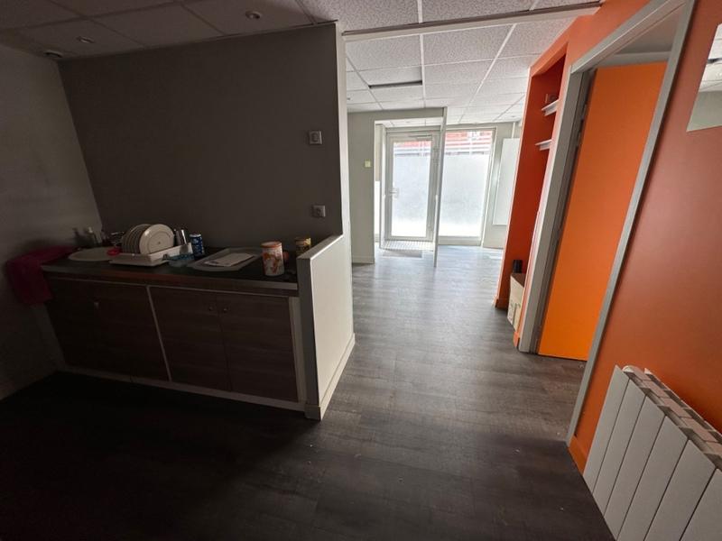 Local commercial - 70 m² - 4 pièces