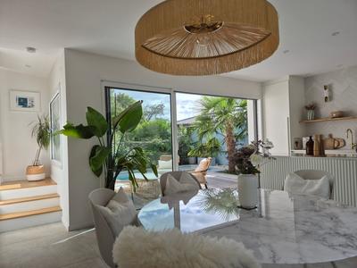 Maison - 190 m² - 8 pièces