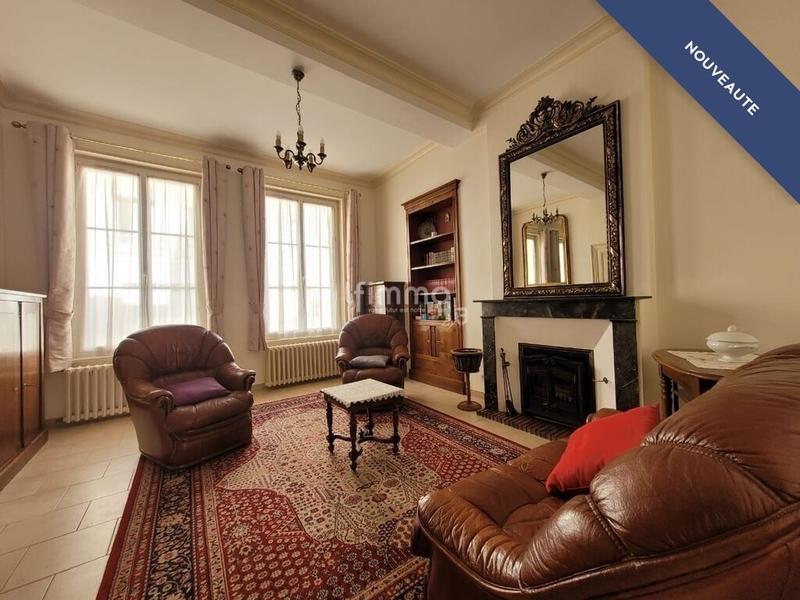 Maison - 205 m² - 11 pièces