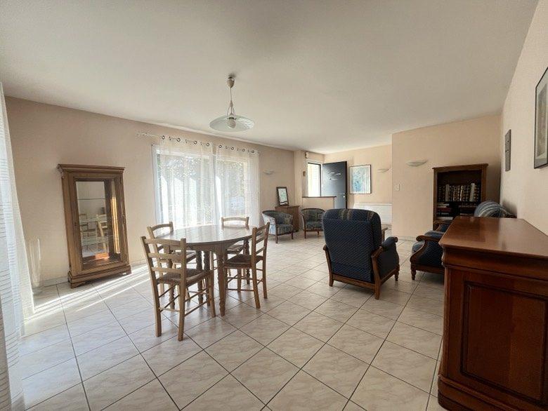 Maison traditionnelle - 211 m² - 7 pièces