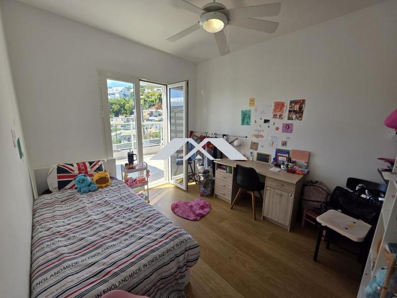 Loft - 123 m² - 4 pièces