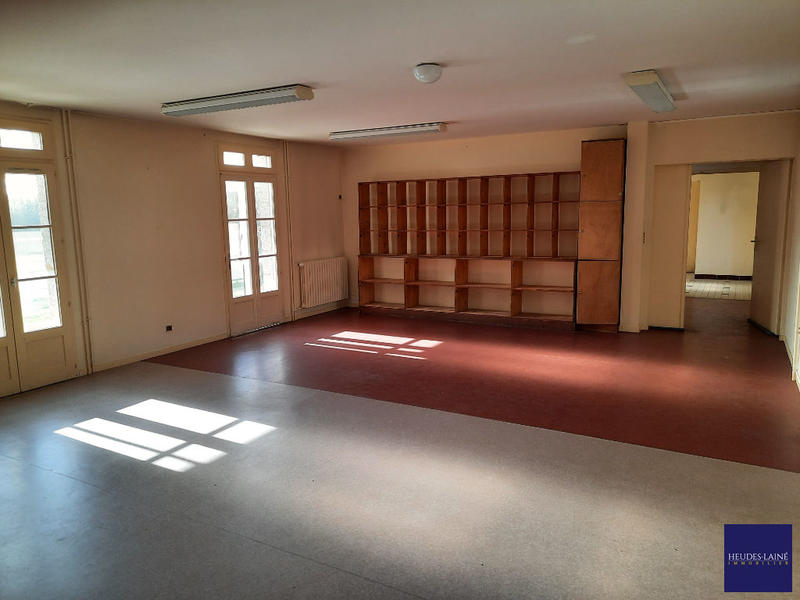 Maison - 2 260 m² - 65 pièces