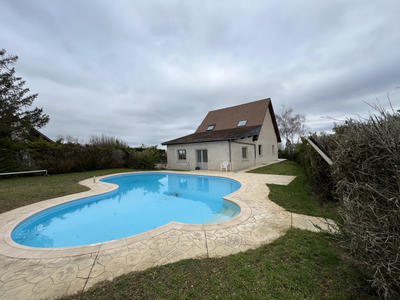 Maison - 200 m² - 10 pièces