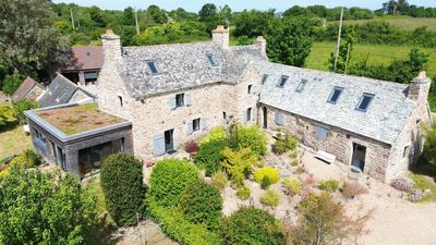 Propriété - 300 m² - 8 pièces