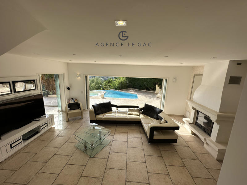 Villa - 317 m² - 7 pièces