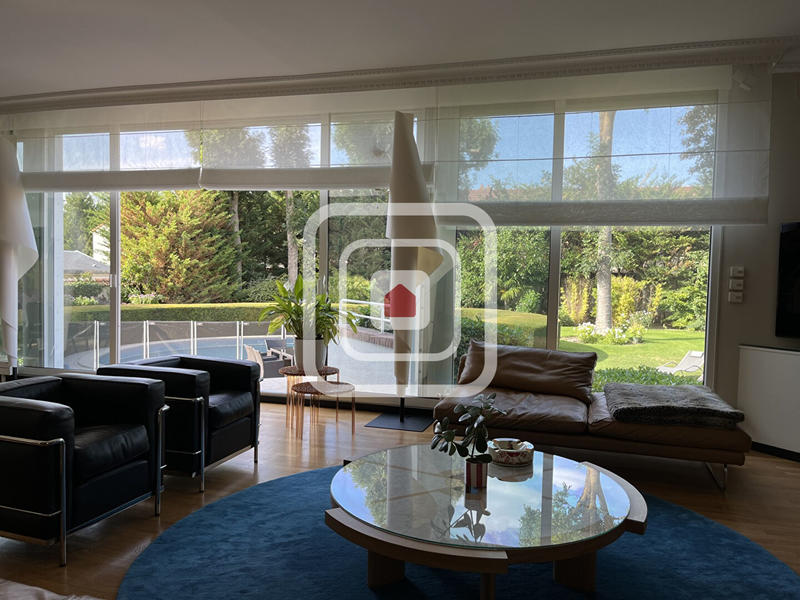 Maison - 267 m² - 8 pièces