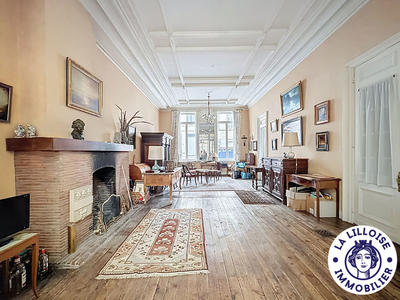 Maison - 260 m² - 8 pièces