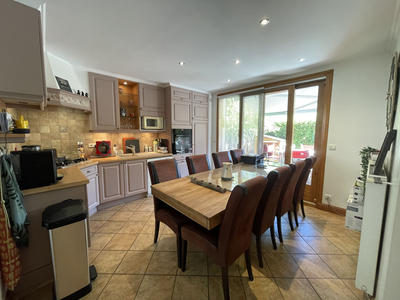 Maison - 210 m² - 7 pièces